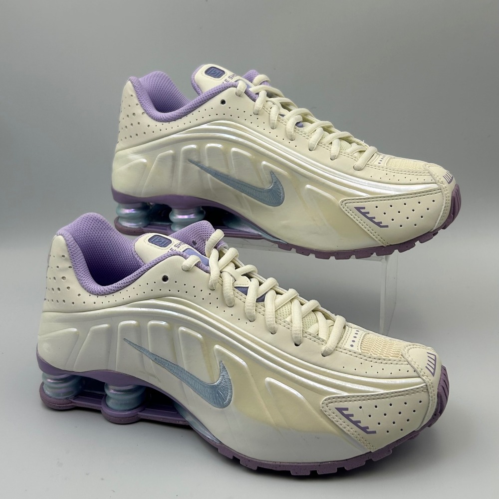Nike Shox R4 GS Soft Pearl Hydrangeas Purple IH4050-001 NWOB Size 6Y / Women 7.5
